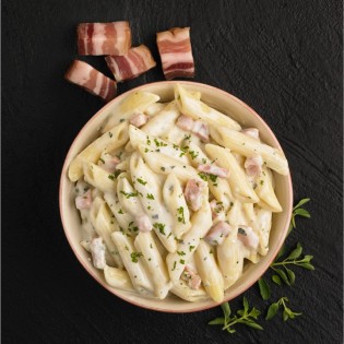 Macarrones Con Bechamel/ Bacon